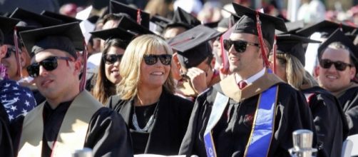 MBA for mom who went to all classes with quadriplegic son - Photo: Blasting News Library - timesfreepress.com
