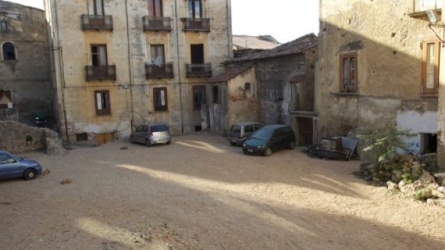 Cosenza: il dramma dei palazzi in stato di abbandono - strettoweb.com
