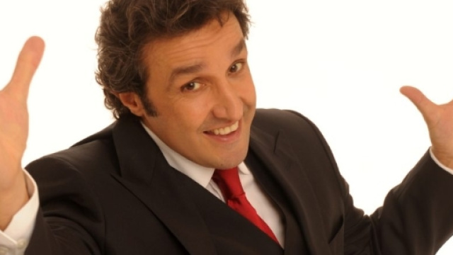 Flavio Insinna umiliato da Striscia