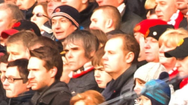 Ian Borwn, leader degli Stone Roses tra i fans dello United