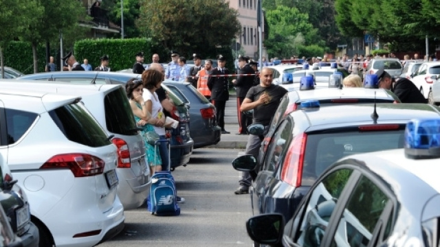 Il parcheggio di Segrate dove un pregiudicato ha sparato all'ex convivente e poi ha tentato il suicidio