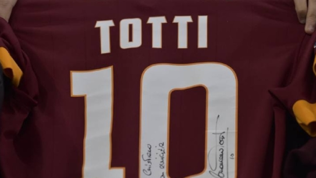 Roma, Totti e la serata all'Olimpico: tanti cori - gazzetta.it