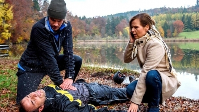 William mentre tenta di rianimare Adrian.