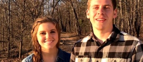 Joy-Anna Duggar Outdoor Engagement / photo screencap from TLC via Youtube
