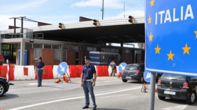 Allarme terrorismo: caccia in tutta Italia a due uomini su di una Citroen bianca