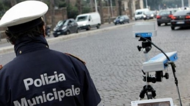 Le multe autovelox per gli stipendi dei vigili