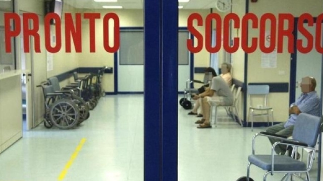 Palermo, si reca in ospedale per un mal di pancia: durante l'operazione avviene la tragedia.