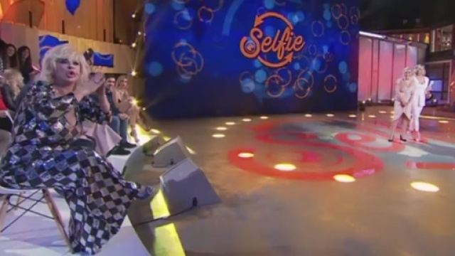 Selfie, Tina Cipollari protagonista di una nuova discussione