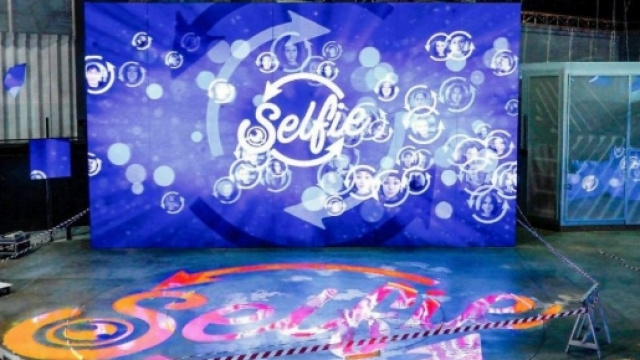Cambio di palinsesto per Selfie le cose cambiano