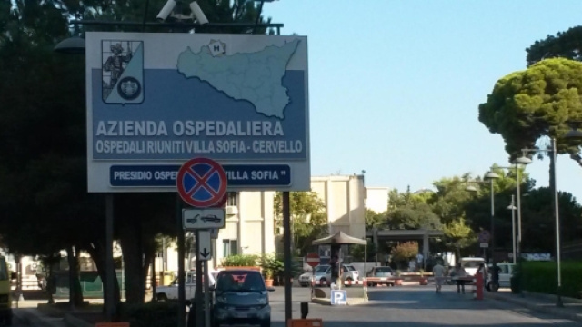 Inutile la corsa all'ospedale Villa Sofia di Palermo: il bambino soffocato a causa di un'oliva ingerita &egrave; arrivato gi&agrave; morto.