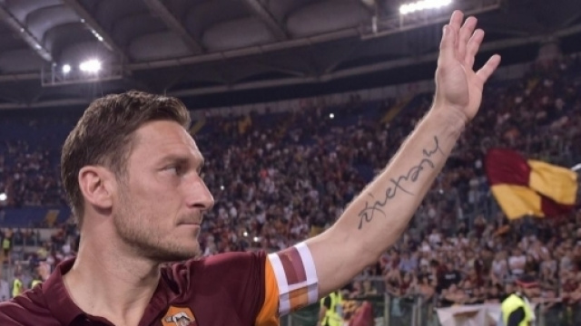Totti saluta la Roma e il calcio: &egrave; la fine di una favola - ilgiornale.it