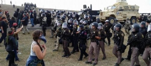 Water-protectors are forced back by DAPL law enforcement in North Dakota. / Photo by garnpress.com via Blasting News library