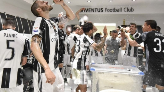 La Juventus dei record brinda al sesto scudetto consecutivo - ferraritrento.it