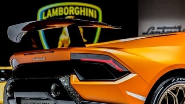Lamborghini: nuovo stabilimento