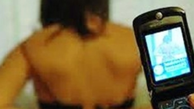 Video 'piccanti' su WhatsApp: adolescente ora ha paura