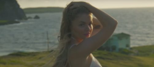 Luisa Sonza em seu clipe "Good Vibes"