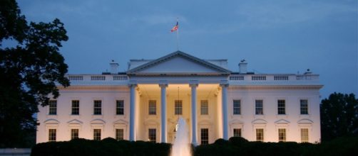Something was going on last night with red lights flashing from inside the White House. Photo: Blasting News Library - popsci.com