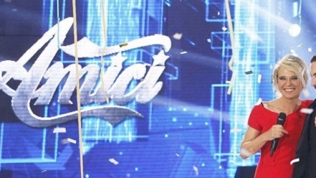 Amici 16 vince la serata di sabato 27 maggio 2017