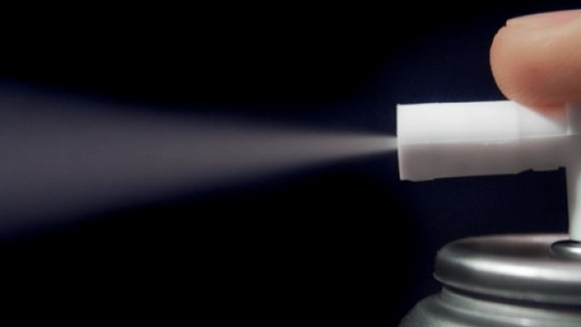 Deodorant Challenge, la sfida che rovina i giovani