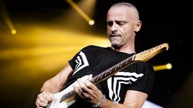 Eros Ramazzotti: regalo da sogno per Marica Pellegrinelli, a spasso per Milano