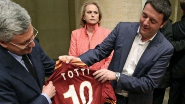 Matteo Renzi commenta il Totti day con un post su Facebook
