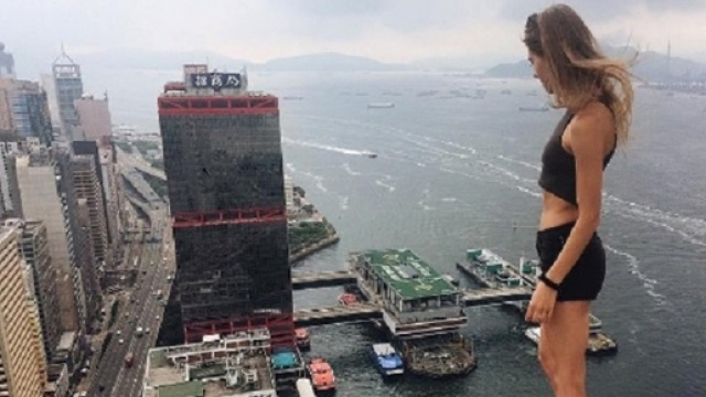 Sono sempre pi&ugrave; numerosi i ragazzi che decidono di seguire le regole del Blue Whale fino a lanciarsi dall'ultimo piano di un palazzo