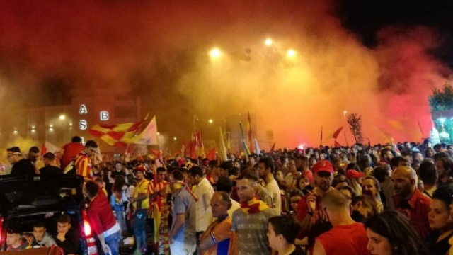 Tifosi riuniti a festeggiare in Piazza Risorgimento