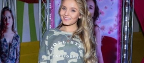 Larissa Manoela chama a aten&ccedil;&atilde;o dan&ccedil;ando funk