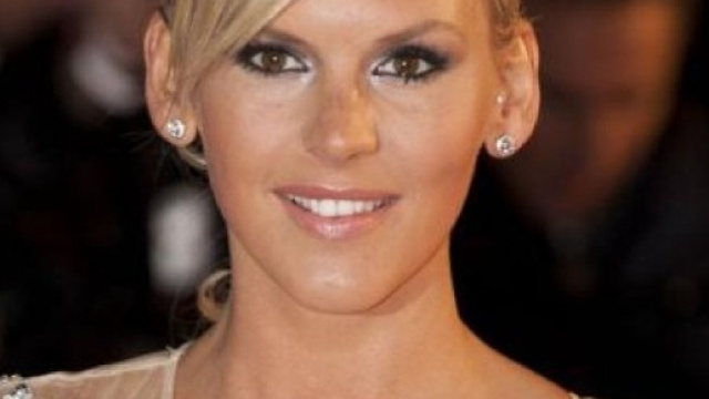 Am&eacute;lie Neten et un pr&eacute;sentateur t&eacute;l&eacute; de retour dans la maison des ... - potins.net