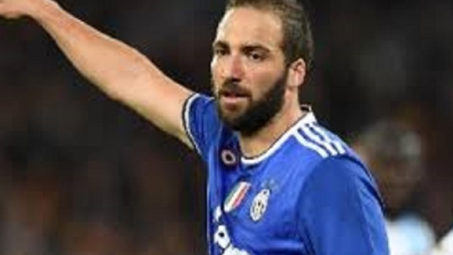 Gonzalo Higuain doppietta contro il Monaco
