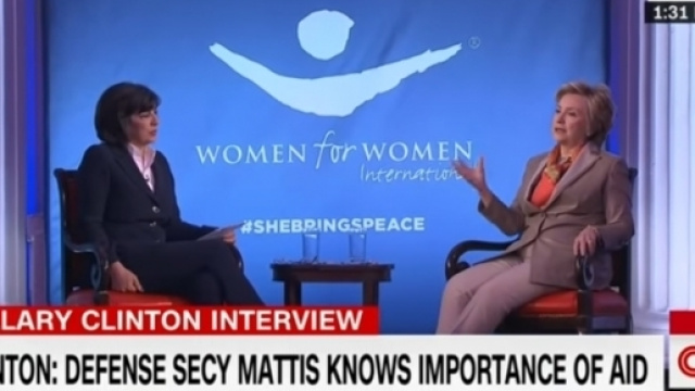 Hillary Clinton s'exprimait pour une association internationale de d&eacute;fense des femmes