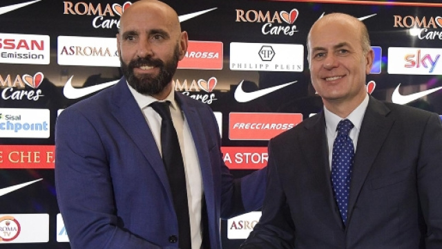 Il nuovo direttore sportivo Monchi presentato dall'amministratore delegato giallorosso Umberto Gandini