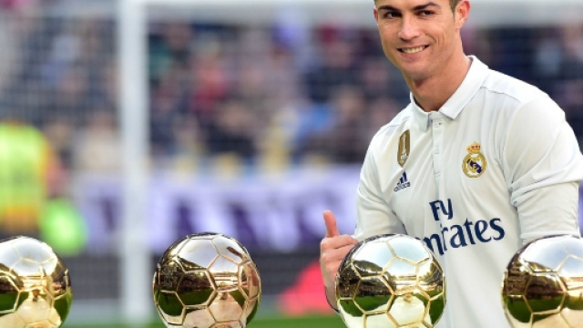 In foto i quattro palloni d'oro vinti da Cristiano Ronaldo