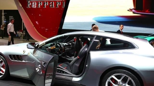 Nuova Ferrari GTC4 Lusso T, con motore V8 biturbo