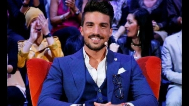 Selfie le cose cambiano: Mariano Di Vaio assente