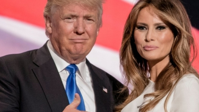 Usa, Melania Trump mette 'mi piace' a post contro il marito