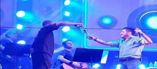 Bruno, da dupla Bruno e Marrone, fica b&ecirc;bado durante show (Foto: Reprodu&ccedil;&atilde;o)