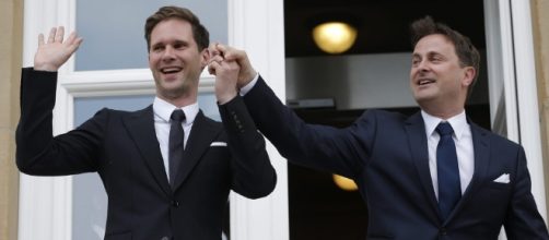 El primer ministro de Luxemburgo, el liberal Xavier Bettel y su marido