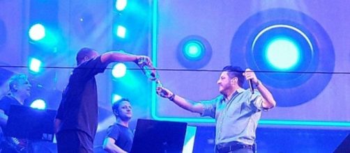 Organizadores querem o dinheiro de volta ap&oacute;s show com cantor Bruno b&ecirc;bado (Foto: Reprodu&ccedil;&atilde;o)