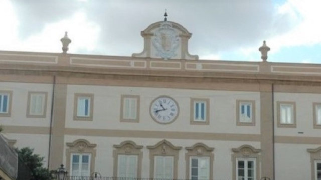 Disabile non pu&ograve; raggiungere il piano superiore di Palazzo Butera e perde il matrimonio della figlia