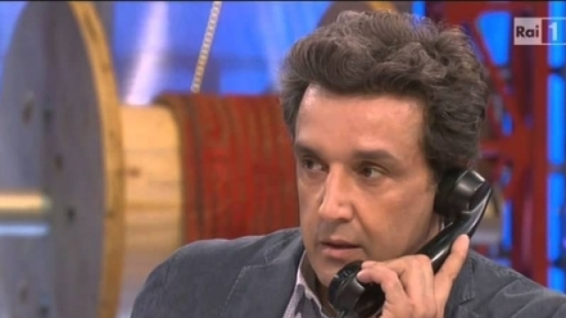 La pagella di Flavio Insinna mostrata ad Affari Tuoi