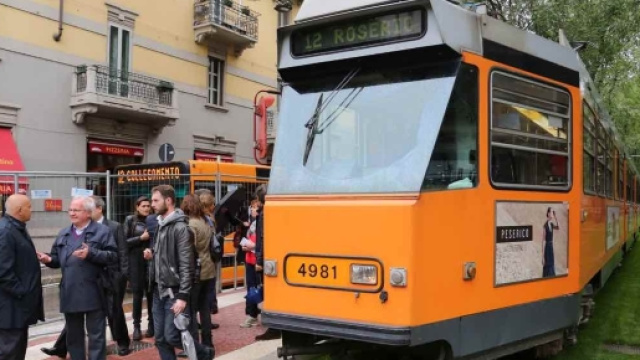 Milano, ragazza travolta dal tram: piede amputato