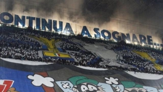 Inter-Juventus, tra coreografia e sfott&ograve; la sfida tra tifosi continua