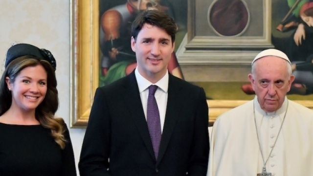 Justin Trudeau in visita a Roma chiede scuse di Papa Francesco per abusi condotti da Vaticano nei confronti di popolazioni natie del Canada