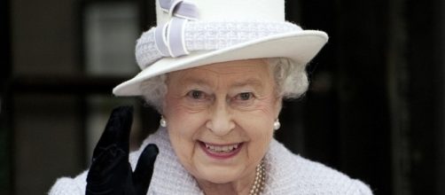 Queen of England waves to admirers / photo: PD / BN Photo Library
