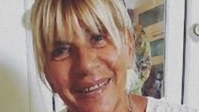 Gemma Galgani riceve un regalo.