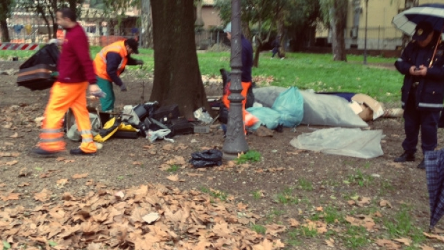Roma, M5S contro i pasti serali ai clochard