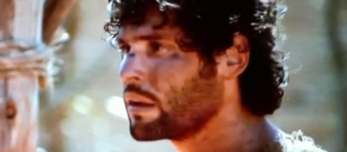 A vida de Asher est&aacute; prestes a mudar na novela (Foto: Reprodu&ccedil;&atilde;o/Record TV)