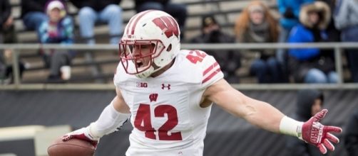 Football - Wisconsin Athletics - T.J. Watt - 2016 - uwbadgers.com