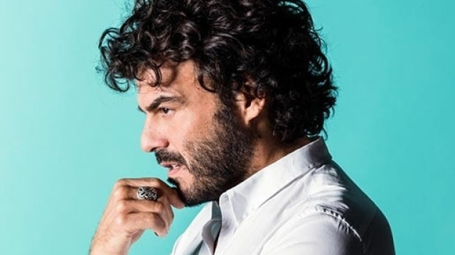 "Scriver&ograve; il tuo nome" ///live